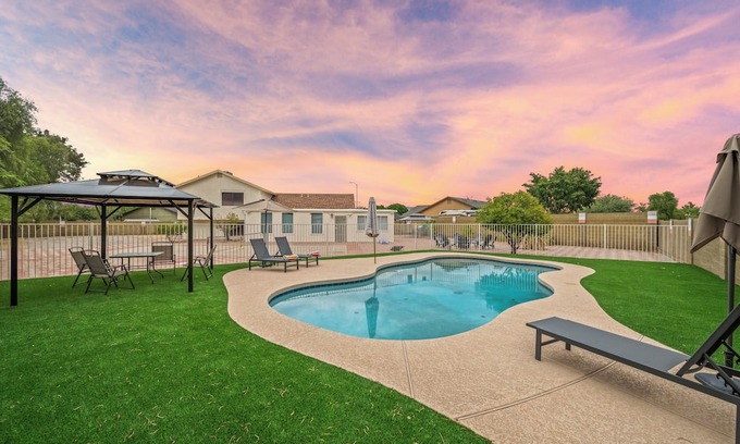 East Mesa House | Mesa Oasis 6BR Pool & Pickleball Sleeps 20