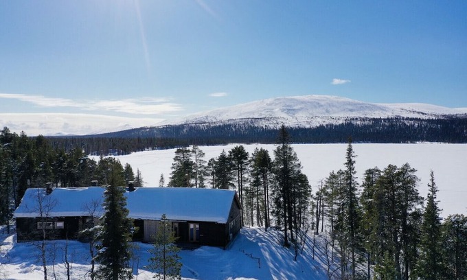 Enontekio Villa | A Unique Arctic Retreat – Villa Northern Lights + Igloo 1, Igloo 2 by DG Lomailu