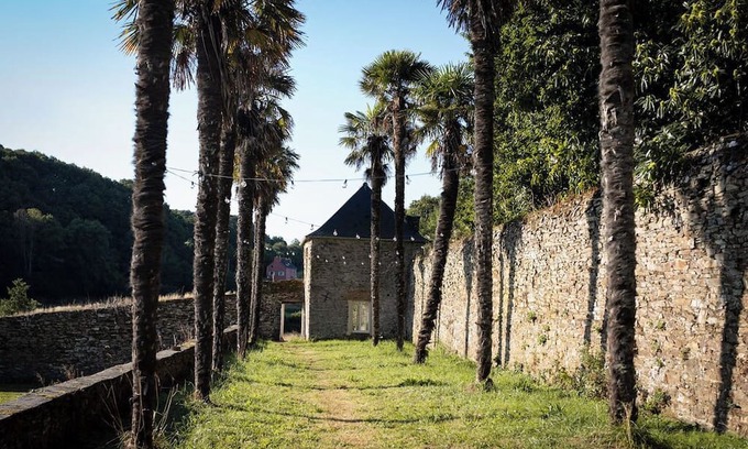Carantec Cabin | New! Charming 18th-century pavilion