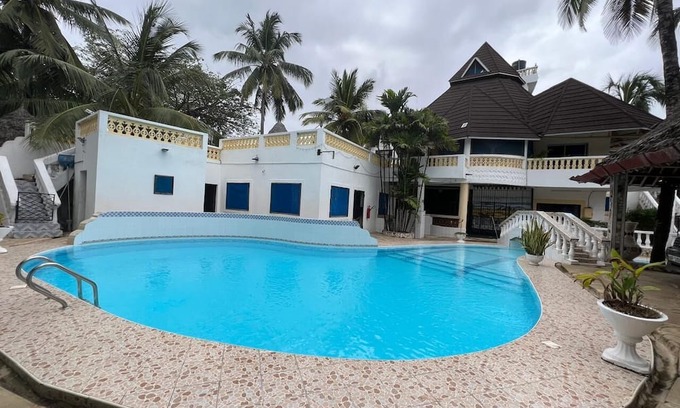 Galu House | Kivuli villas Diani ,located 2 minutes walk to the White sandy Diani Beach