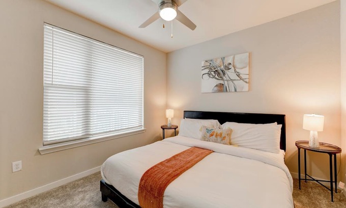 East Cesar Chavez Apartment | Exquisite 2Br/2Ba in East DTATX