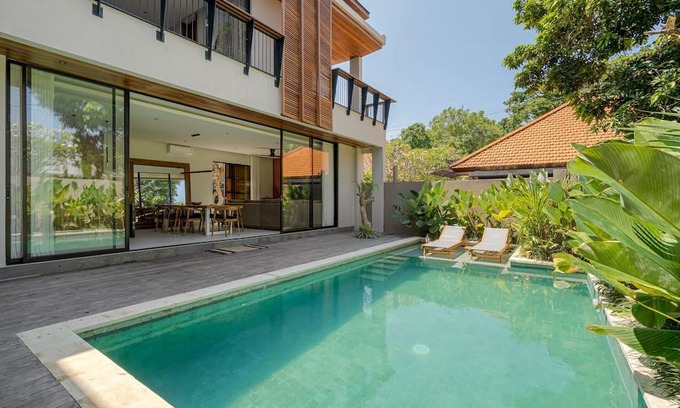 Sanur Villa | Villa Sunshine – Sparkling Style & Spacious Comfort in Sanur