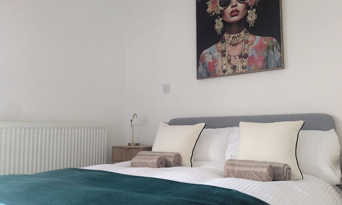 Hemel Hempstead Apartment | Top Floor -2 Bedroom -2 Bathroom nLess than 15 Minutes From Harry Potter Studios