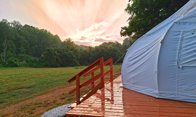 Ruby RV Rental | Elysian Escape: Starlit Riverfront Glamping Suite AC + WiFi + Games