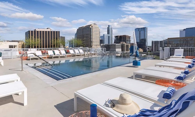 West End Resort | Walk to ACL Downtown Wyndham Studio Deluxe Rooftop Pool 10/03-10/06
