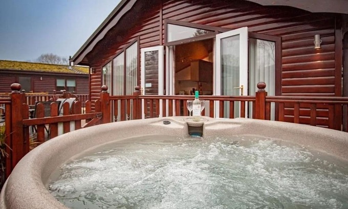 Troutbeck Bridge Ski Chalet | A lodge that sleeps 4 guests in 2 bedrooms