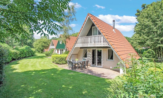 Gramsbergen House | Stylish 6-person bungalow with a renewed look in the Vechtdal, featuring a dishwasher, washing machine, Wi-Fi and terrace – enjoyment for young and old.