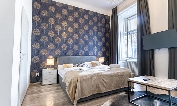 Mariahilf Hotel | Affordable King Room w/Cityview Mariahilferstr F