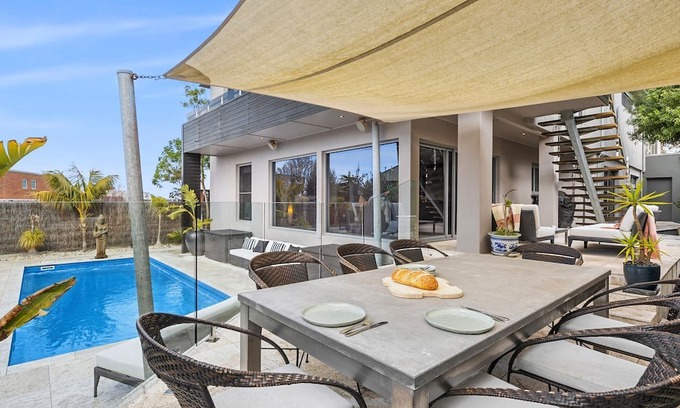 Torquay House | Manna Blu – A stylish coastal retreat with modern comforts and easy access to beaches and cafes