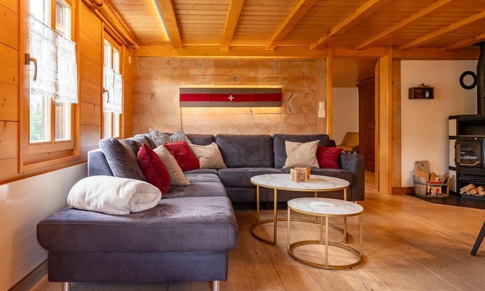 Adelboden Ski Chalet | Holiday apartment Adelboden for 1 - 6 persons with 3 bedrooms - Multistorey holiday home/maisonette