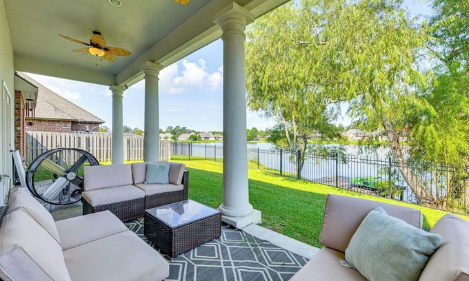 Denham Springs House | Fenced-In Yard & Pond Views: Home 18 Mi to LSU!