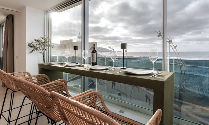 Las Palmas de Gran Canaria Apartment | Luxury Suite on Las Canteras Beach