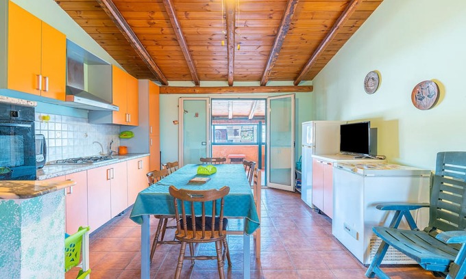 Agnone Bagni Apartment | Apartment 'Casa Pina A Due Passi Dal Mare' with Private Terrace and Air Conditioning