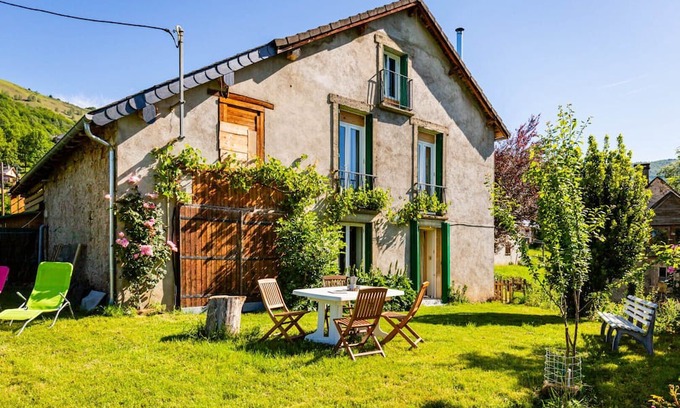 Boussenac House | Gîte for 8 People in Ariège