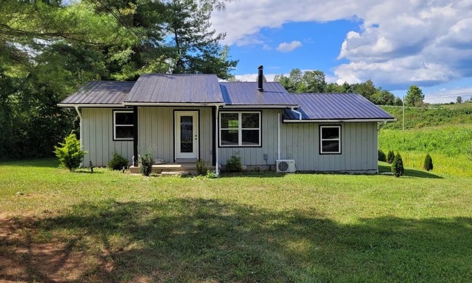 Denniston House | House of Friendship, Connect in a Relaxing Getaway near Red River Gorge