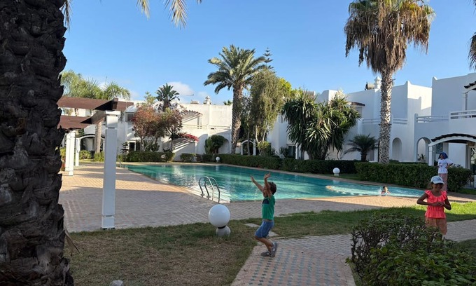 Skhirat Plage Villa | Villa au calme, jardin spacieux et confort moderne