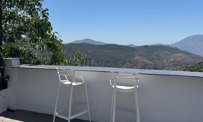 Pitres Apartment | Apartment 'Chaparra Pitres Apart Ferreirola' with Mountain Views, Shared Pool and Wi-Fi