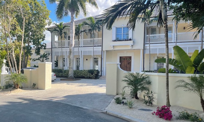 Nassau Villa | Enchanted Villa guarded community, Large Pool, Lush Garden, amazing water view