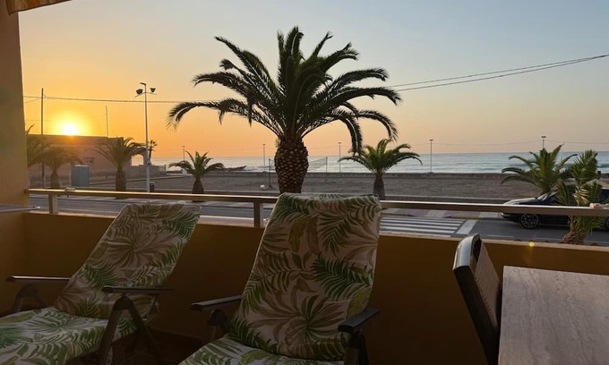 El Grau de Moncofa Apartment | Oceanfront - Ideal for couples and telecommuting