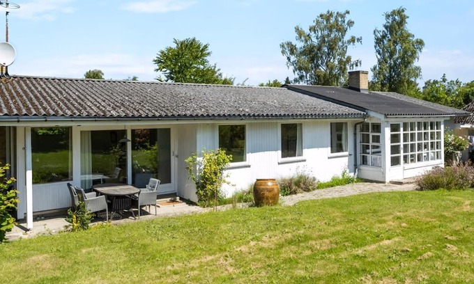 Buresø House | Spacious holiday home with large plot by Buresø