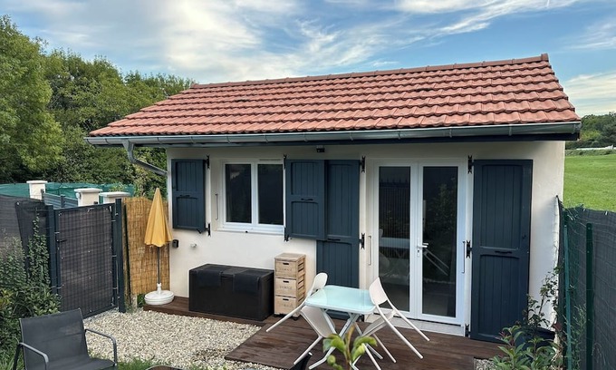 Saint-Vincent-de-Mercuze Apartment | La Maisonnette and its garden in Chartreuse