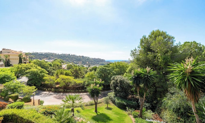Benahavis Apartment | Los Pinos 104 - Beautiful 3 BR with pools near Marbella