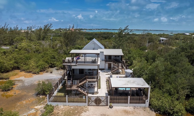Caye Caulker Apartment | Two story house with king size bed in beautiful Caye Caulker