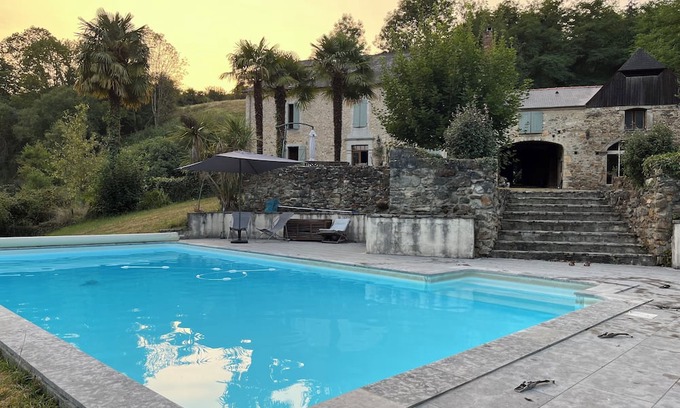 Montaut House | Casa Hourquet: nature, pool and the Pyrenees