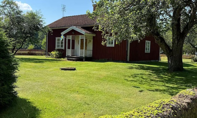 Vretstorp Ski Chalet | Charming, renovated holiday home in a secluded location a few minutes from the lake