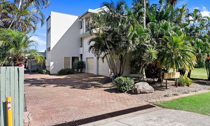 Pialba Apartment | Walk To The Beach in Pialba