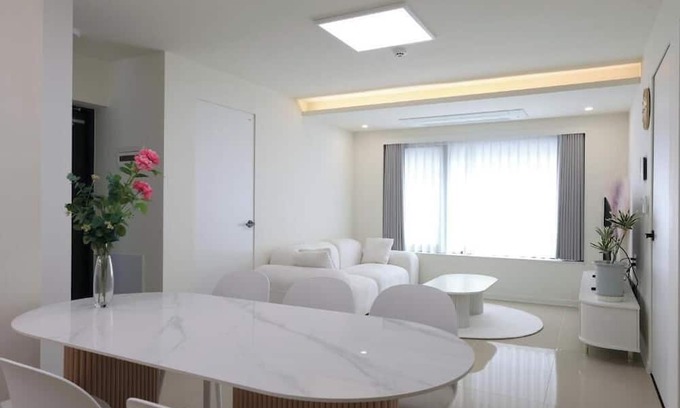 Goyang Villa | [AWESTAY201] Seoul near DMC/New, Full Option/Sleeps8/3BR,5Beds,1BA/Free Parking