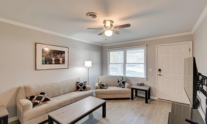 Cheraw Apartment | Hike & Explore: Cheraw Apt 7 Mi to Lake Juniper!
