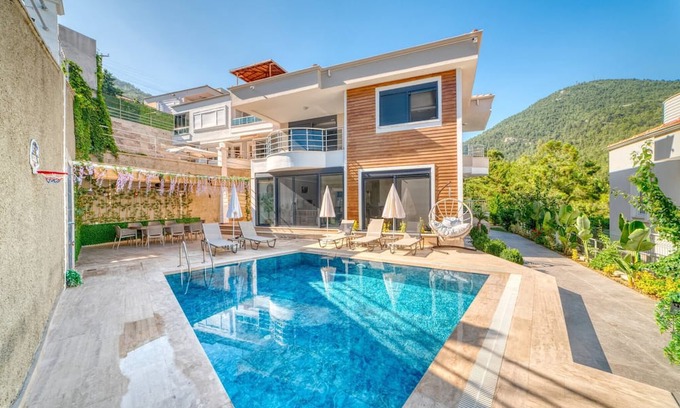 Alanya Villa | “Modern Villa Private Pool 10 min to Kleopatra Beach”