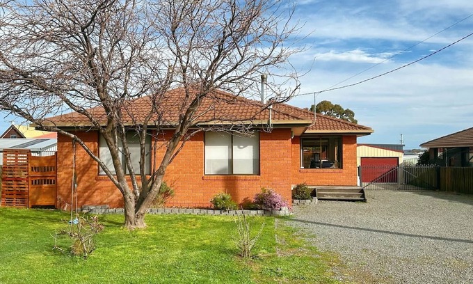 Sorell House | Sorell Sunlight Escape - 10 minutes from Airport