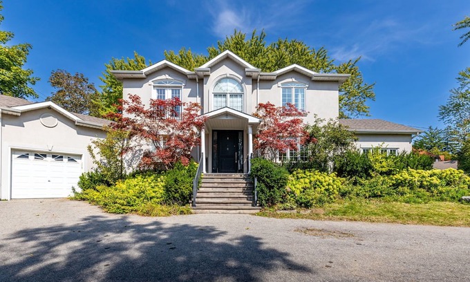 Scarborough House | Idyllic & Spacious 4BR Home with Private Backyard!