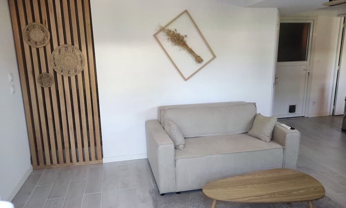 Poitiers Apartment | Apartment with garden