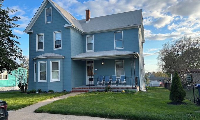 West Baltimore Apartment | Family friendly Tranquil apartment with AC in vibrant Baltimore.