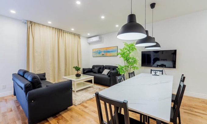 Cote-Des-Neiges—Notre-Dame-De-Grace Apartment | Newly Renovated 3BR/2BA | Spacious & Modern