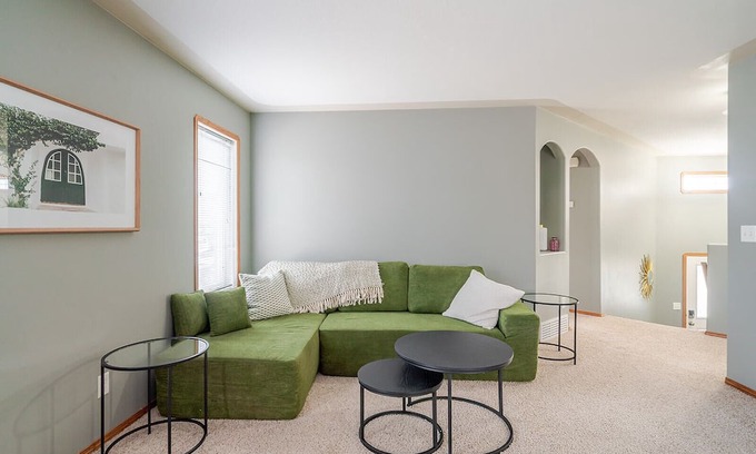 Red Deer House | Spacious 5 Bedroom - 2 Self Contained Suites - Work Crews Dream