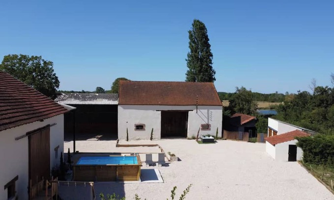 Pagny-le-Chateau House | House by the Saône River
