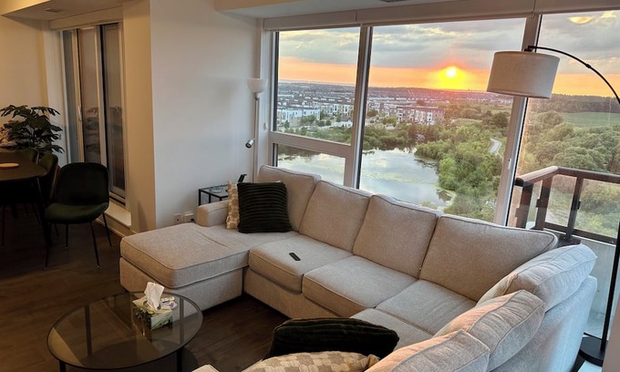 Oakville Condo | Upscale Urban Retreat | 2BR/2BA Corner Condo | Longterm Booking 30+ days only