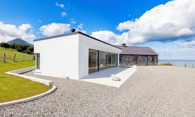 Doogort Cottage | Luxury 2-bedroom cottage in spectacular location on Achill