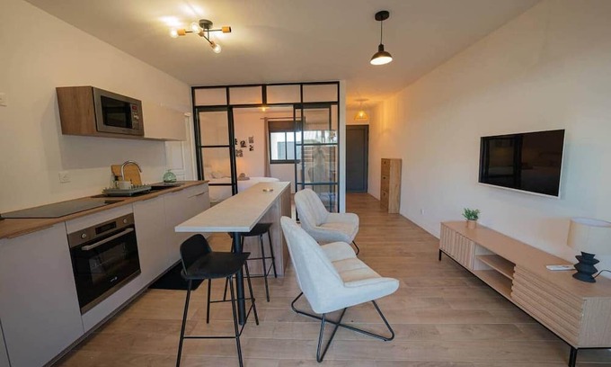 La Possession Apartment | Cosy T2 - close to nature and center - La Verrière