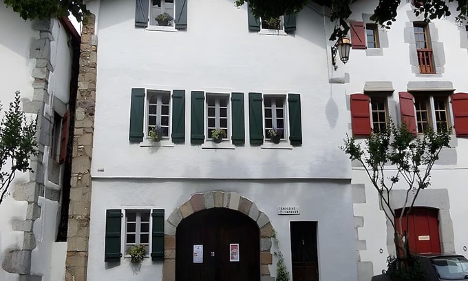 Ainhoa Apartment | Apartment 'Tamburine Xaharra' with Mountain View and Wi-Fi