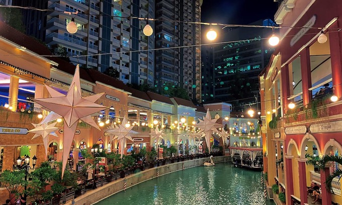 Pinagsama Apartment | BGC Venice Condo - Pool & Wi-Fi - Suite 14B