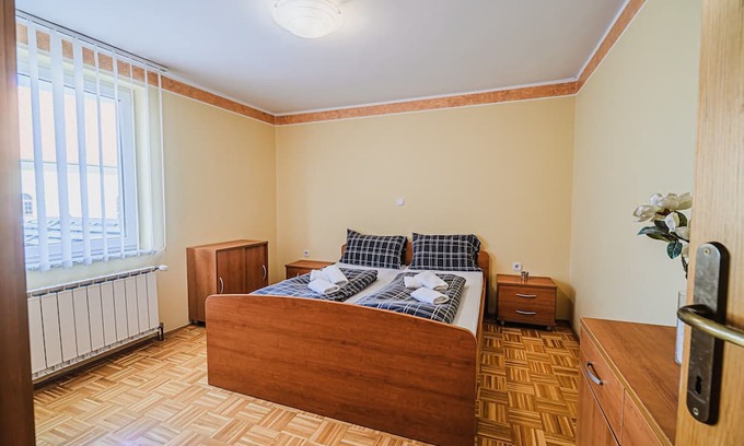 Trnovska Apartment | Comfortable Apartment with Terrace at Siva Čaplja