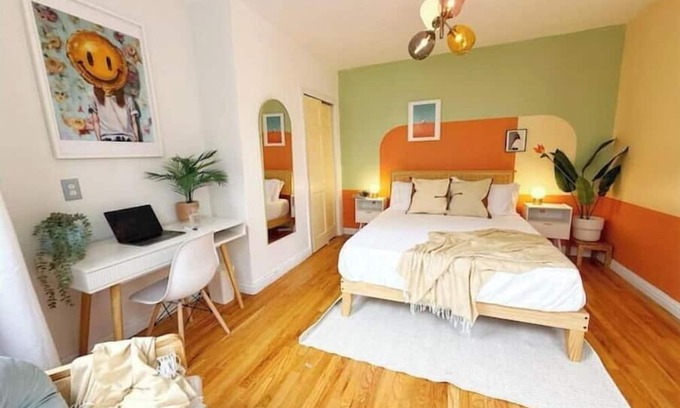 Queens House | Comfy Clean 2BR 1BA Home- 15 mins to Times Square!