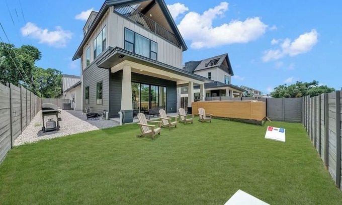 Riverside House | Sleeps 42! 2 Pools & Game Room 11BR near Downtown