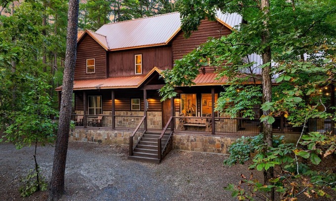 Broken Bow Cabin | ATL Cabin in the woods, Play Pool, Outdoor Play-Set