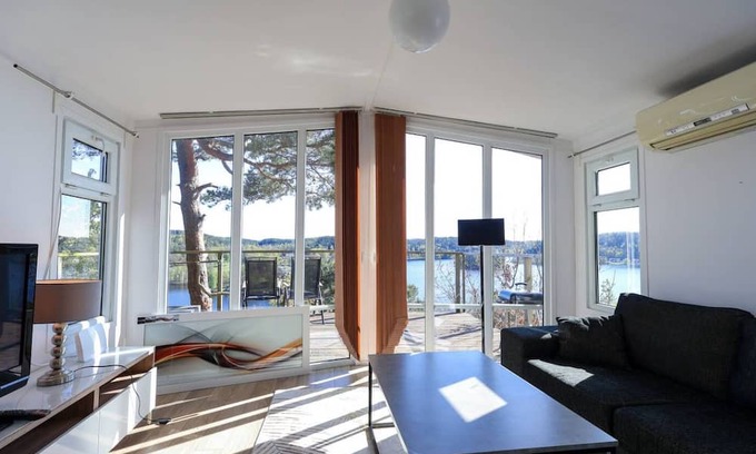 Molnlycke Apartment | Premium Workers Home - 3 beds- WiFi - Free Parking